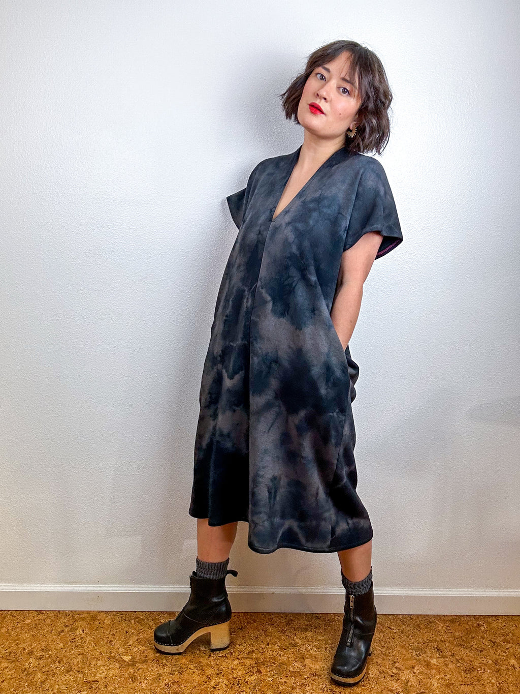 Hand-Dyed Knee Sweatshirt Smock Dress Charcoal Tie