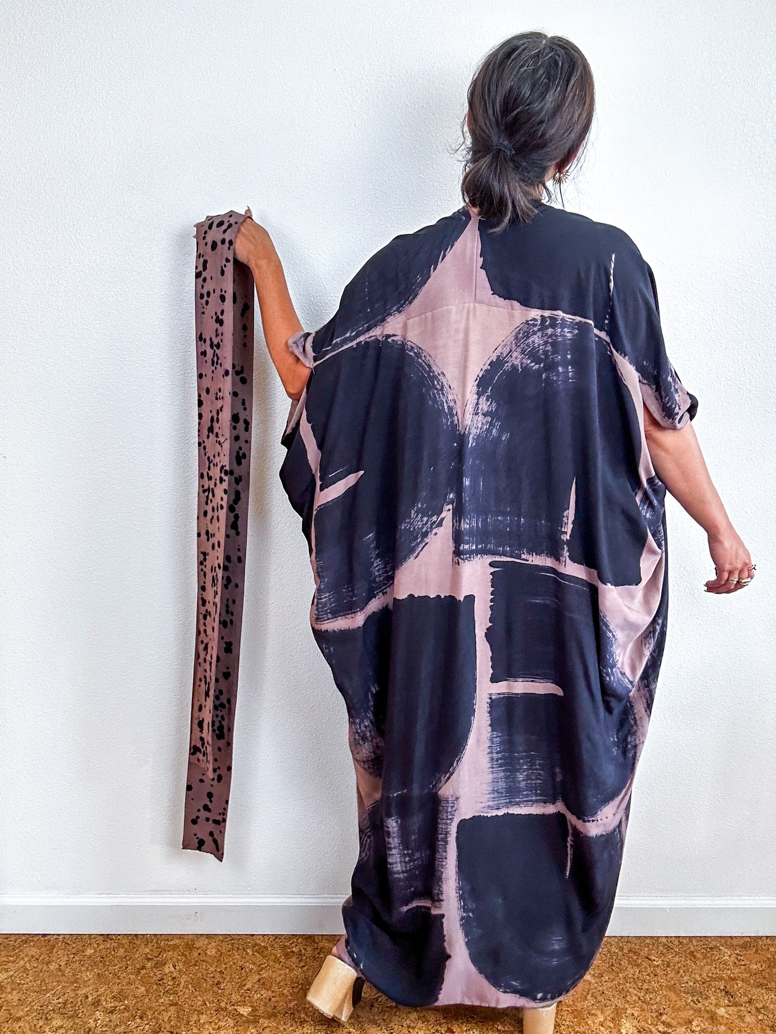 Hand-Dyed High Low Kimono Cocoa Black Arc