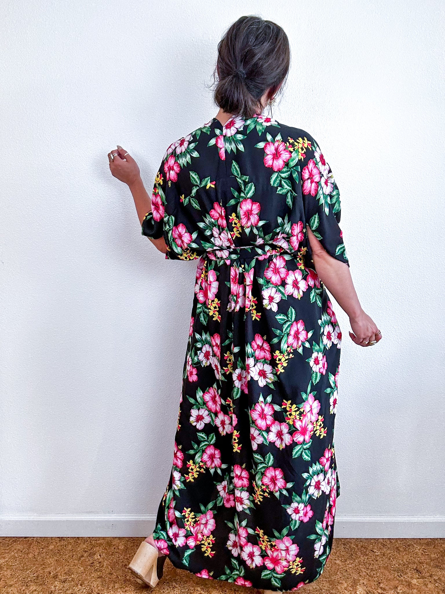 Print High Low Kimono Black Hibiscus Challis