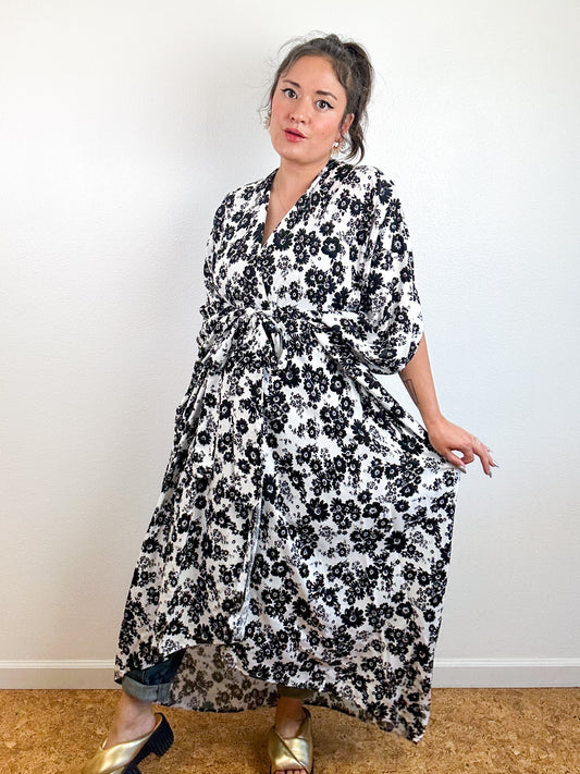 Print High Low Kimono White Black Daisy Challis