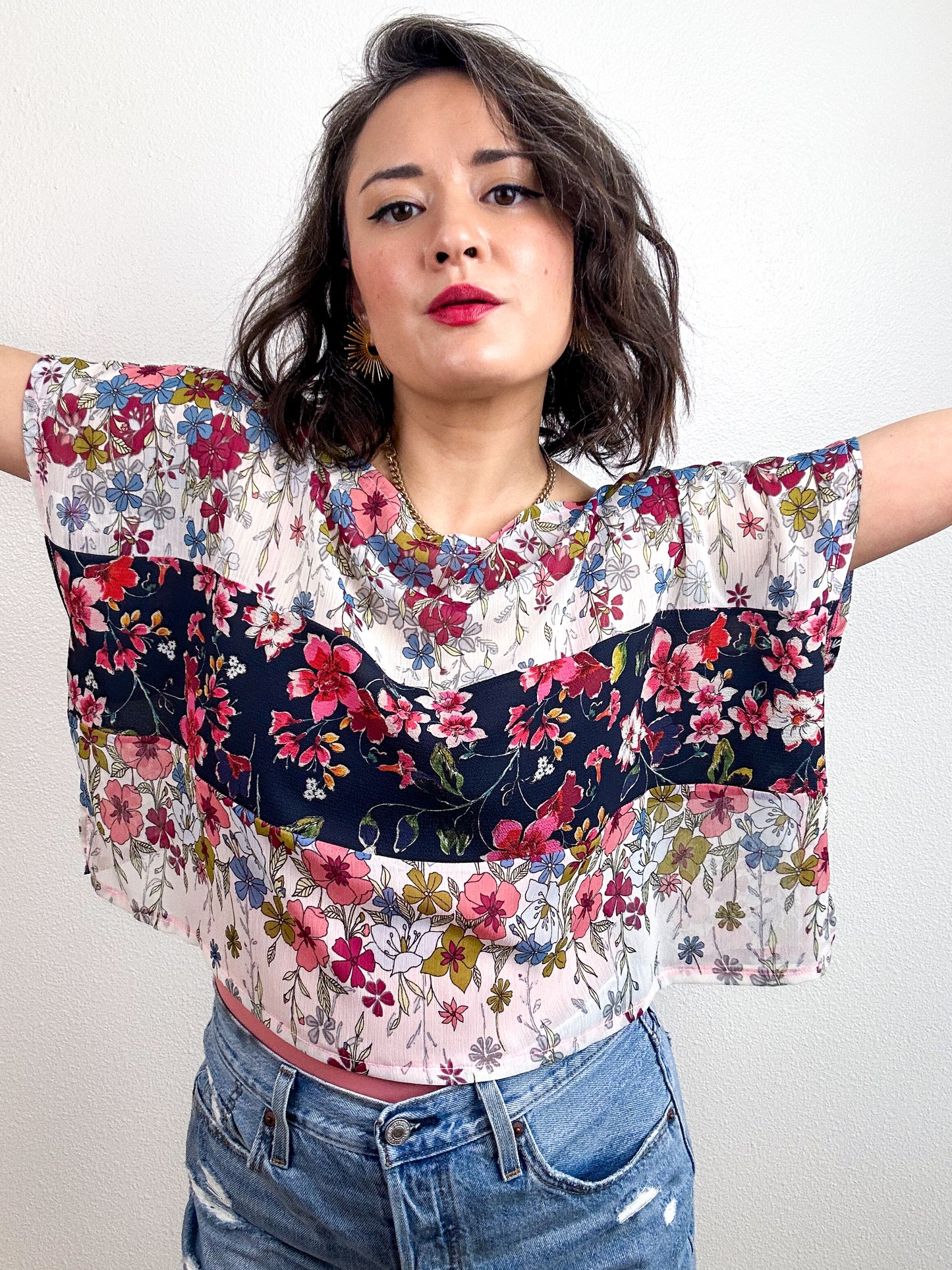 Scrappy Crop White Navy Mini Floral
