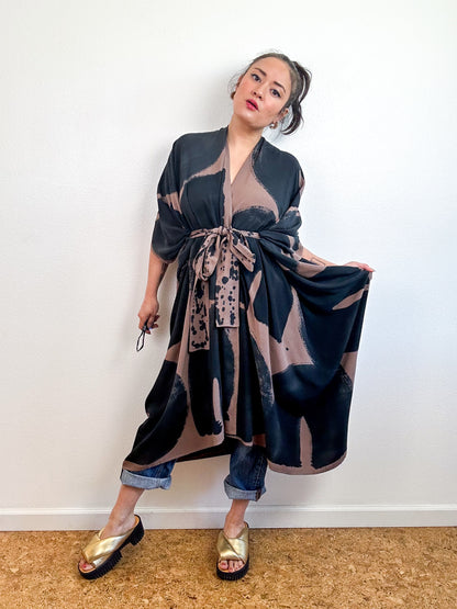 Hand-Dyed High Low Kimono Cocoa Black Arc
