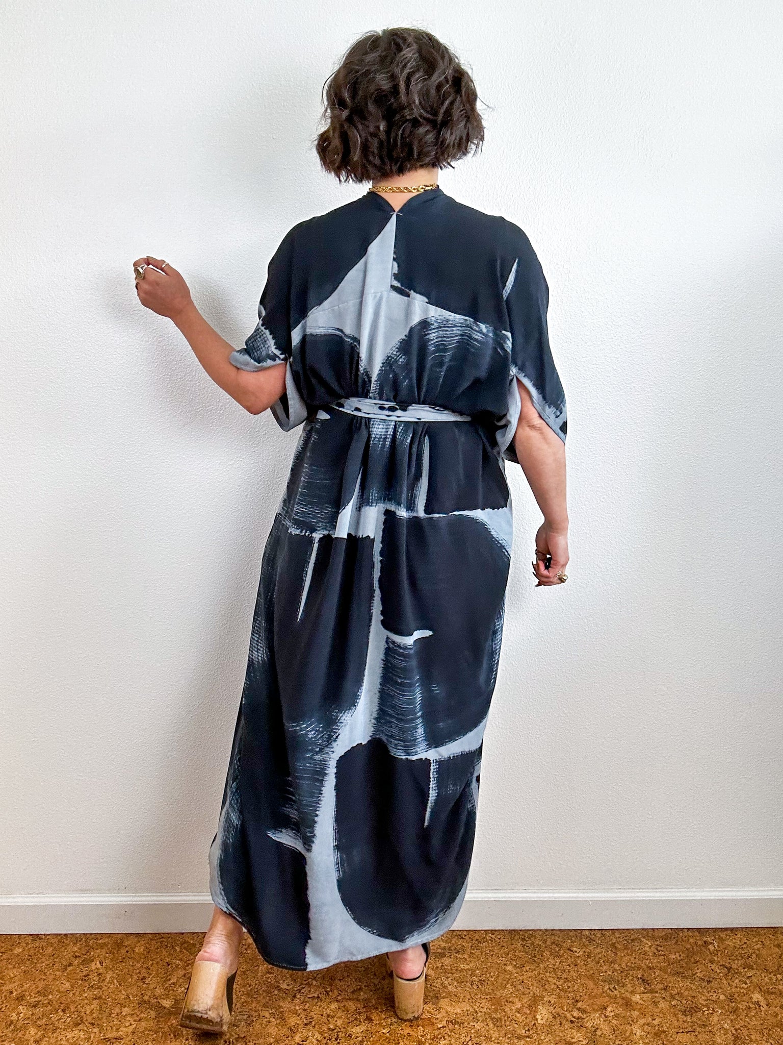 Hand-Dyed High Low Kimono Gray Black Arc