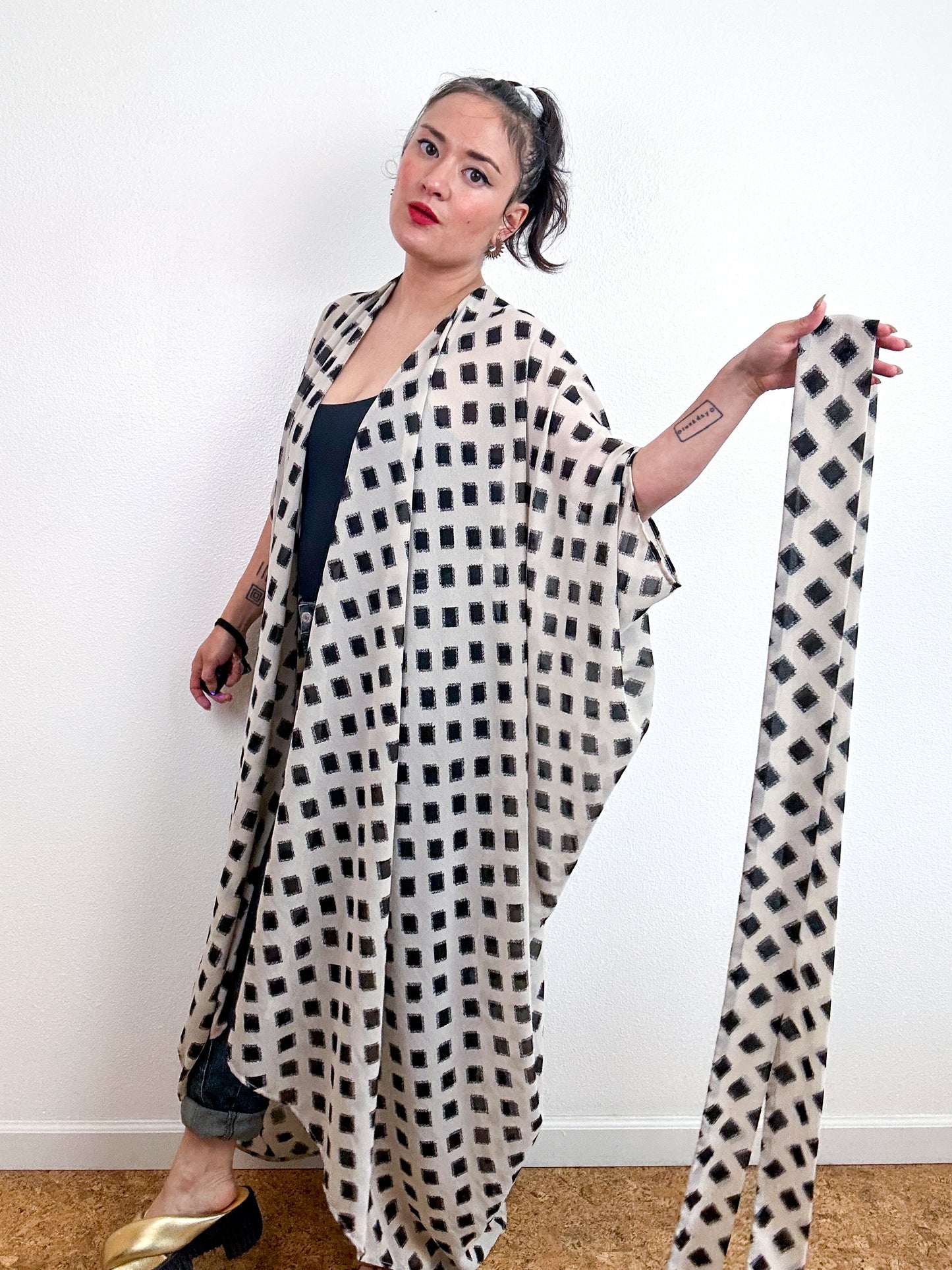 Print High Low Kimono Ivory Black Diamond Chiffon