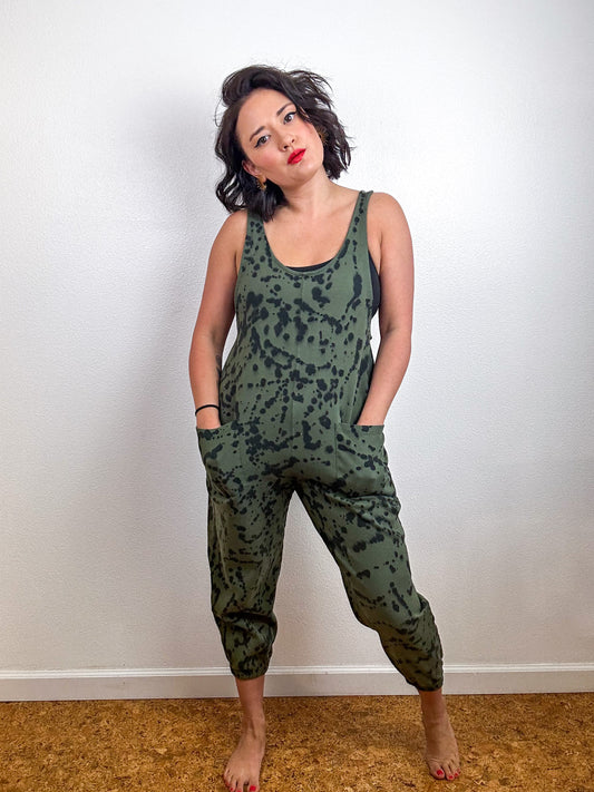 Hand-Dyed Jumper Olive Black Speckle