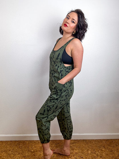 Hand-Dyed Jumper Olive Black Speckle