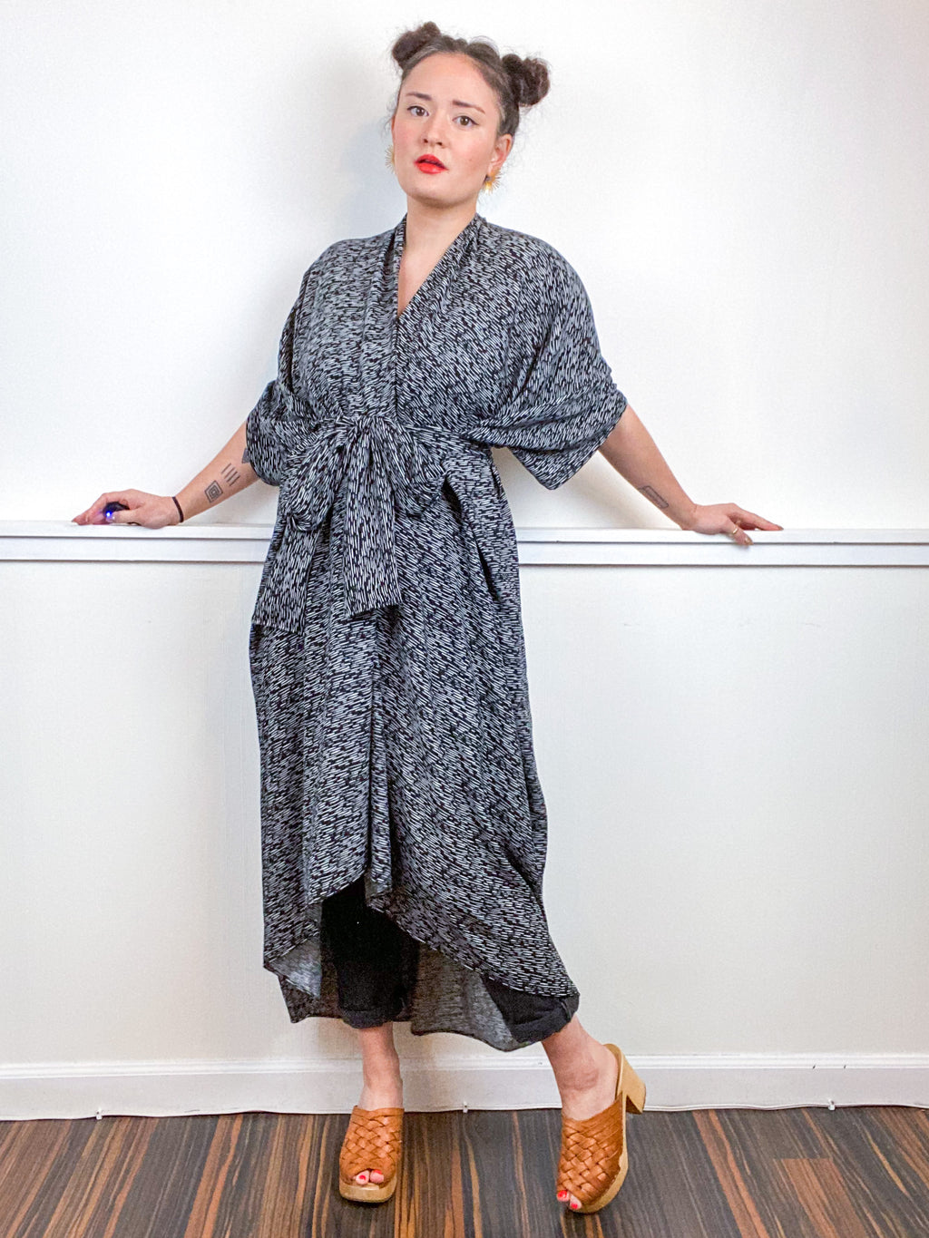 Print High Low Kimono White Black Lines Challis