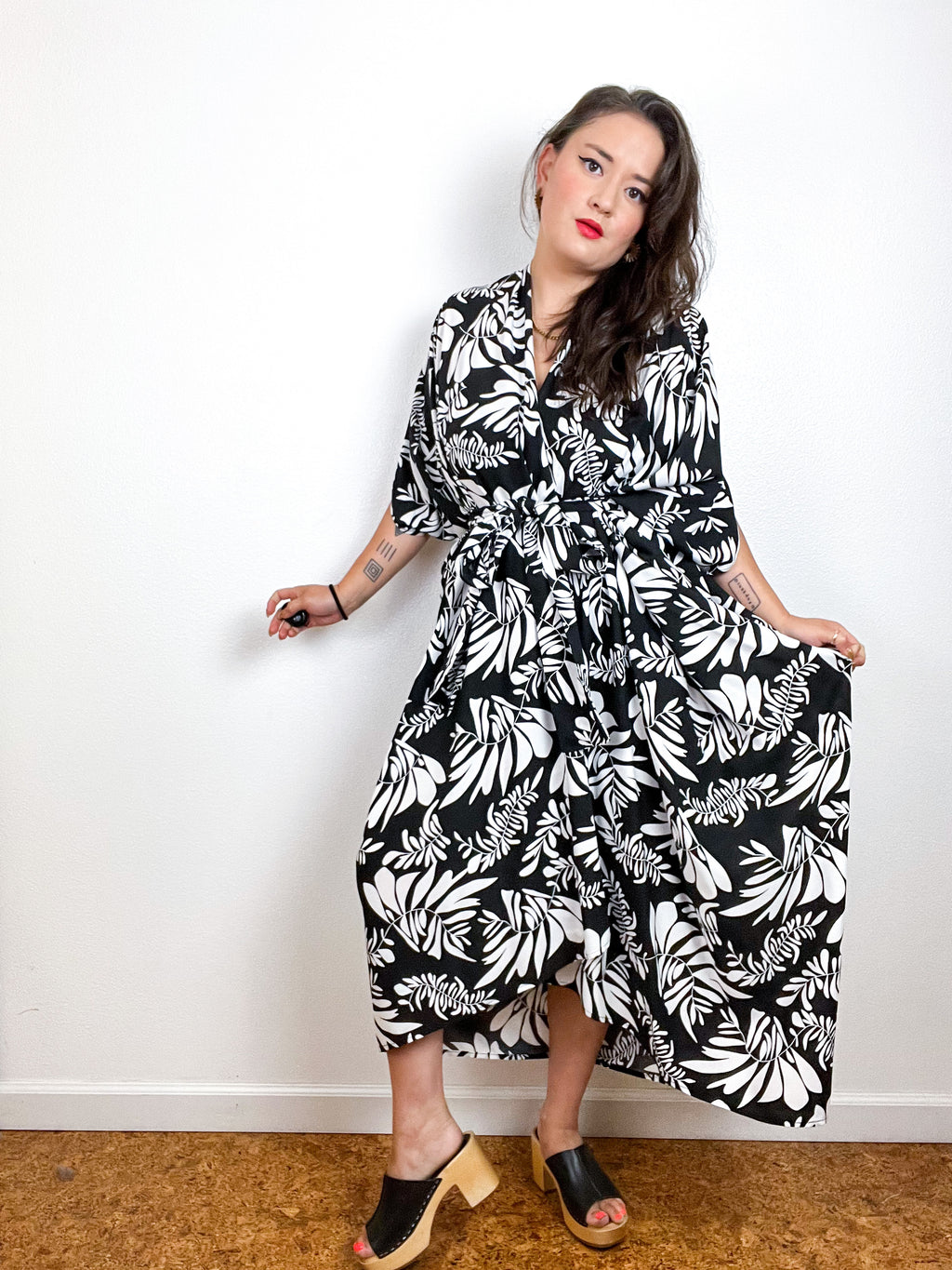 Print High Low Kimono Black White Vine Leaf Challis