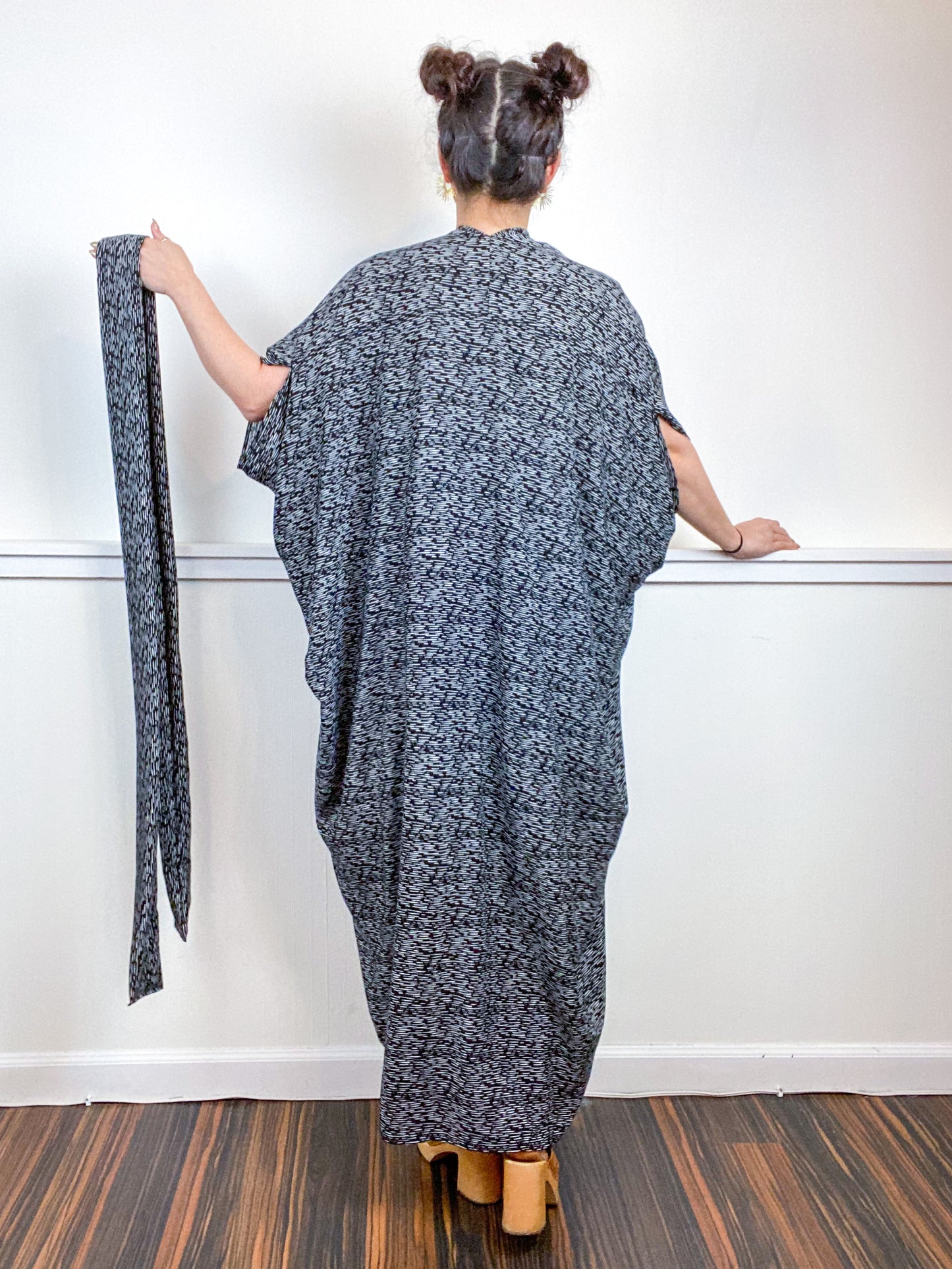 Print High Low Kimono White Black Lines Challis