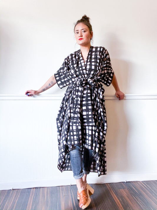 Print High Low Kimono Black White Windowpane