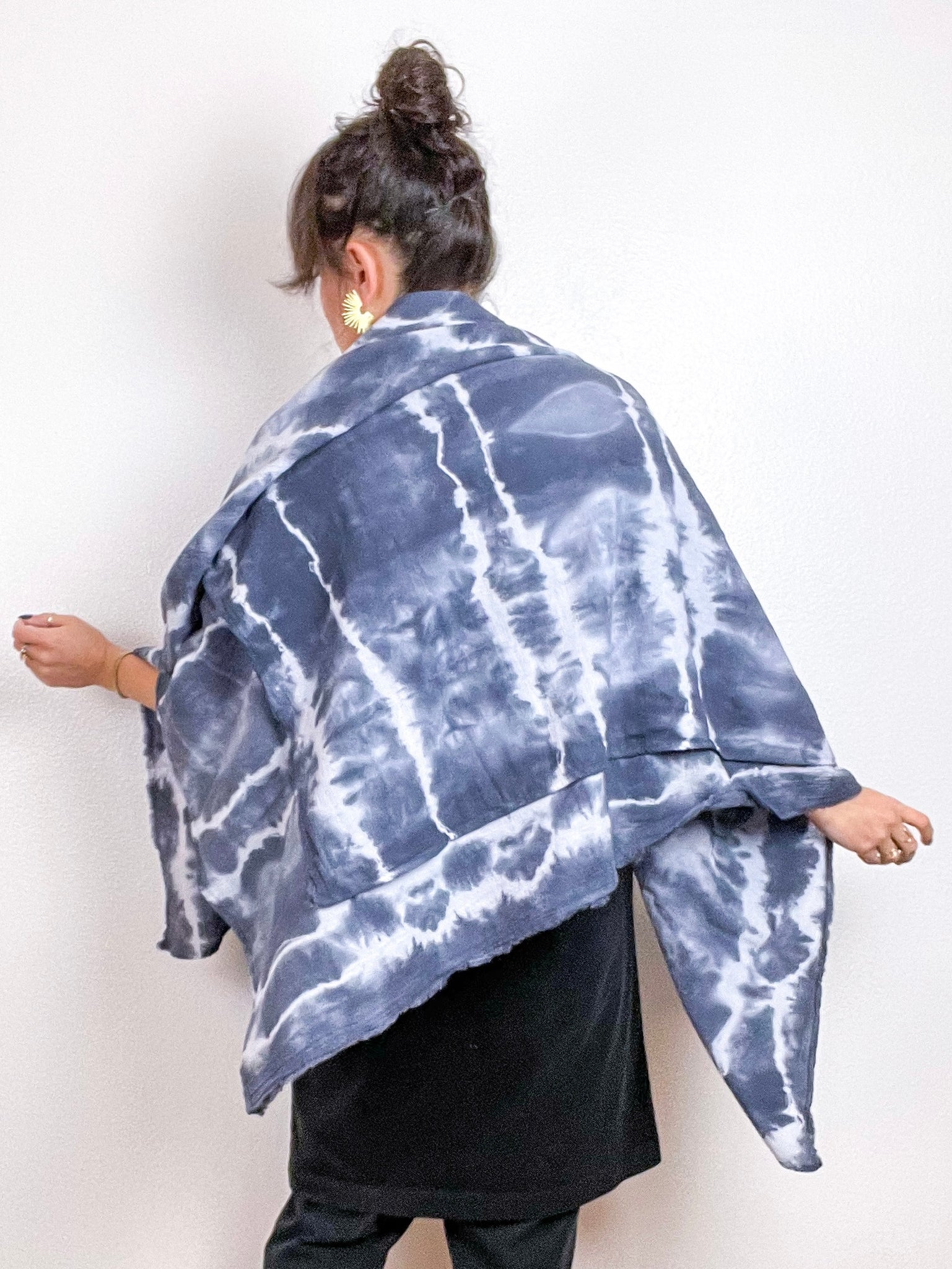 Hand-Dyed Gauze Blanket Scarf Grey Lines