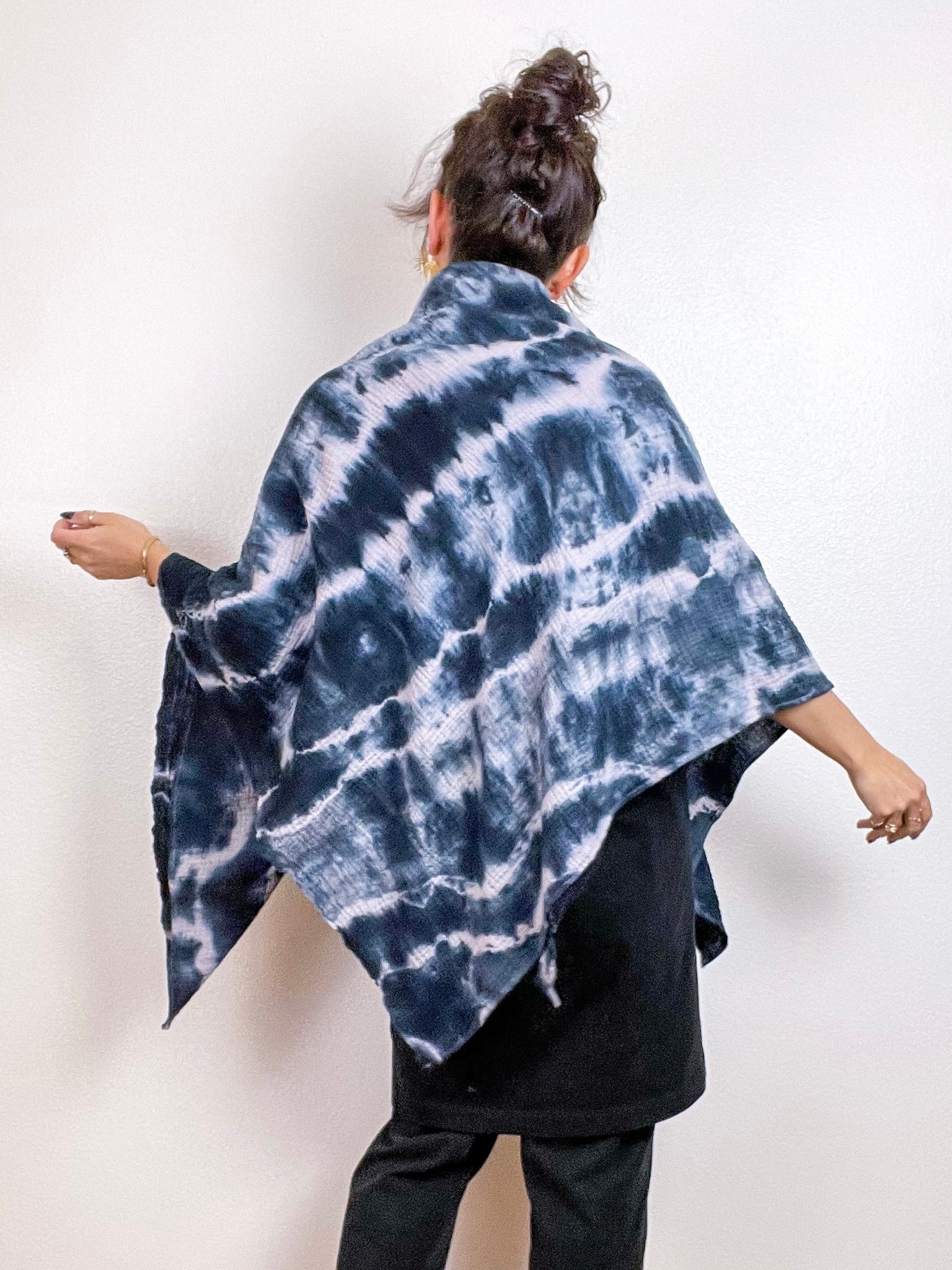 Hand-Dyed Double Gauze Blanket Scarf Black Peach Lines