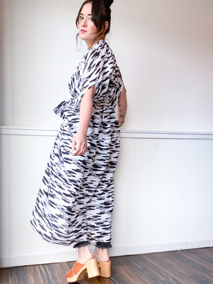 Print High Low Kimono Black White Lines
