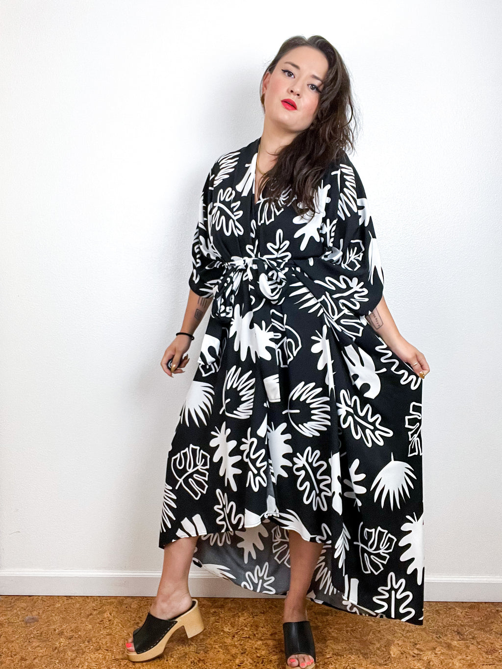 Print High Low Kimono Black White Mod Leaf Challis